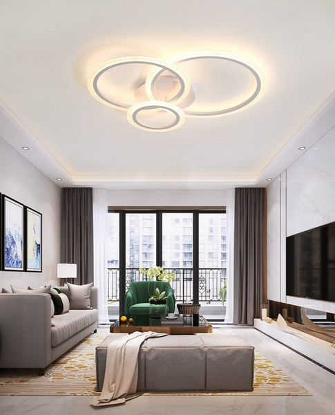 Luci della Scandinavia - Olympia - Moderna plafoniera a LED bianca semplice. Si adatta alla maggior parte delle stanze e crea un'atmosfera armoniosa con la possibilità di cambiare le funzioni di illuminazione tramite telecomando. Corpo e telaio in alluminio, coperture LED in acrilico. Applicazione: soggiorno, camera da letto, ingresso, atrio, corridoio, corridoio, balcone ecc. Olympia è disponibile in 3 diverse dimensioni: Cerchio singolo - D40 cm, 5-8 m² Due cerchi - D30 cm x D50 cm, 8-12 m² Tre cerchi - D20 cm x D30 cm x D40 cm, 12-18 m² D30 cm x D40 cm x D50 cm, 18-22 m² D40 cm x D50 cm x D60 cm Altezza: 12 cm