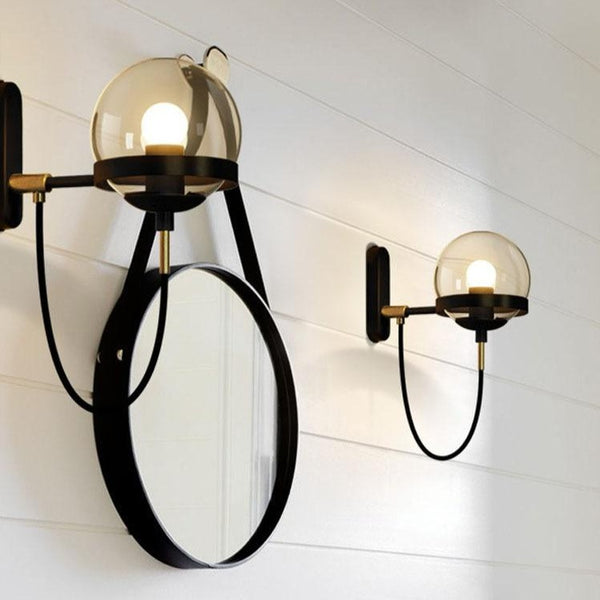 Luci della Scandinavia - H?skulle - Illuminazione postmoderna. Lampada da parete con attacco E27. Ideale sia in camera da letto che in corridoi, ingressi e verande. Lampada in ferro con due diverse varianti di vetro tra cui scegliere. Specifiche Spedizione Perché noi?