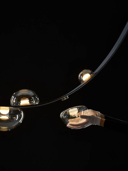 Lights of Scandinavia - Sash - Lampadario a fascia semplice ma sorprendente. Design moderno e minimalista, acciaio inossidabile da 1,5 mm con superficie placcata oro sottovuoto e paralume in silicone polimerico. Chip LED a lunga durata. Adatto per: ingressi, camere da letto, soggiorni, sale da pranzo, scale, ecc.