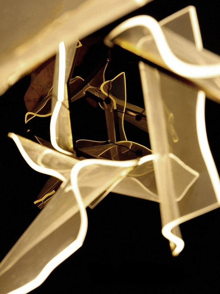 Luci della Scandinavia - Breeze - Lampadario. Lampadario a LED creativo postmoderno. Design di illuminazione unico con chip LED a basso consumo energetico che garantiranno una presenza calda e accogliente con un impatto ambientale minimo. Applicazioni: soggiorni, camere da letto, ingressi, balconi, scale, angoli ecc. Illuminazione Duplex Rotante Scala Guida di Luce Lampada a Sospensione Soggiorno Apparecchio Regolabile